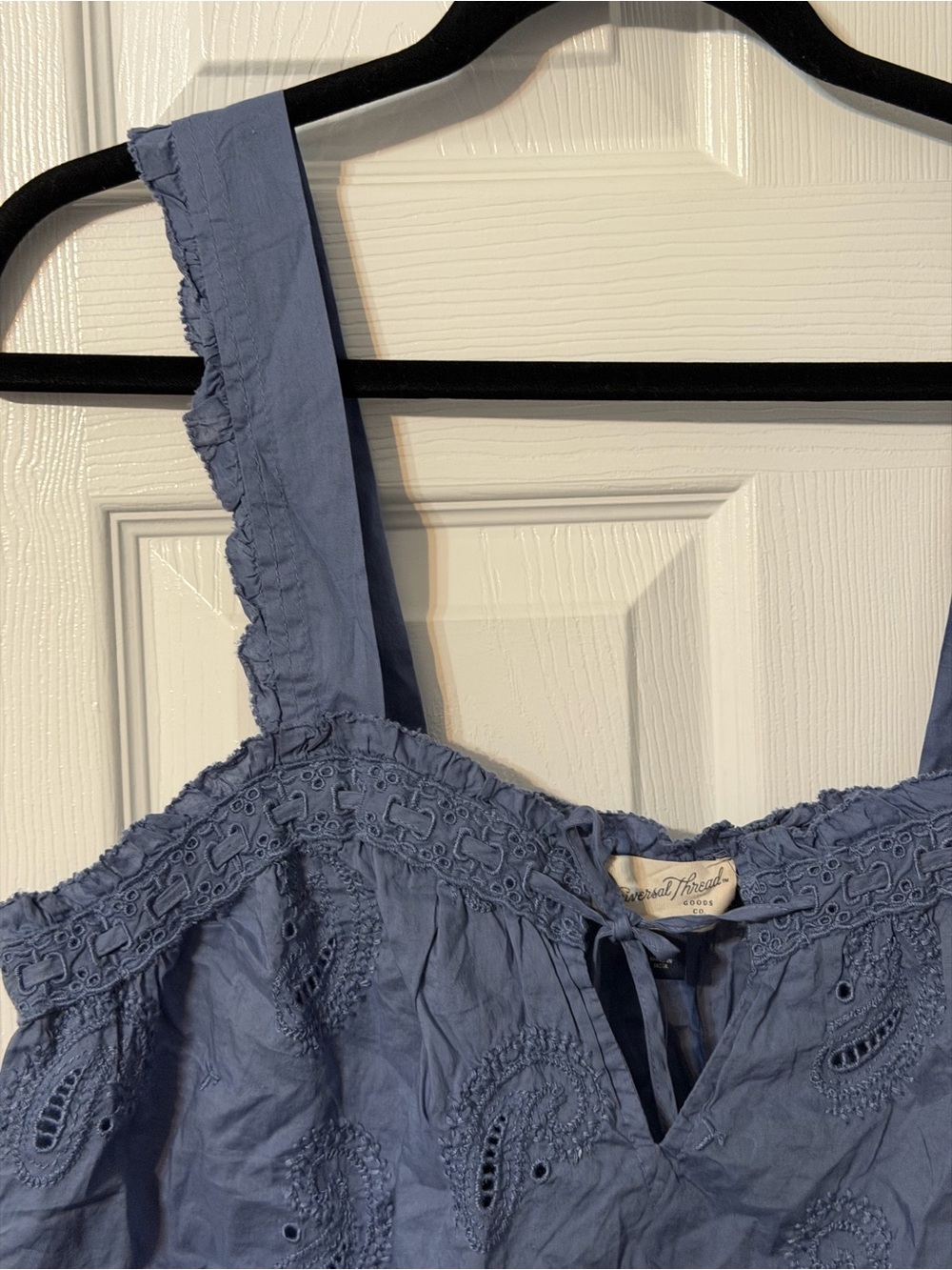Universal Thread Blue Embroidered Eyelet Crop Tank - Picture 4 of 6